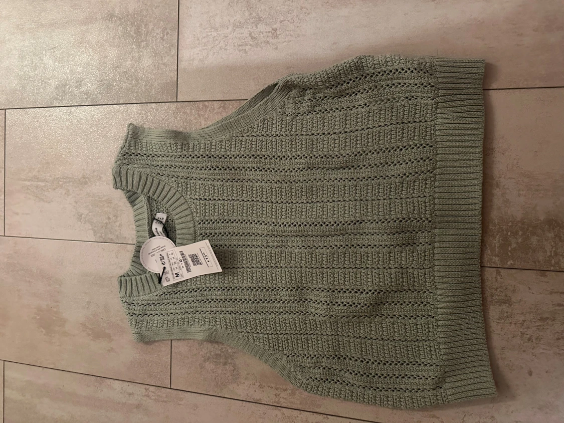 Stickad ärmlös tröja från Stradivarius