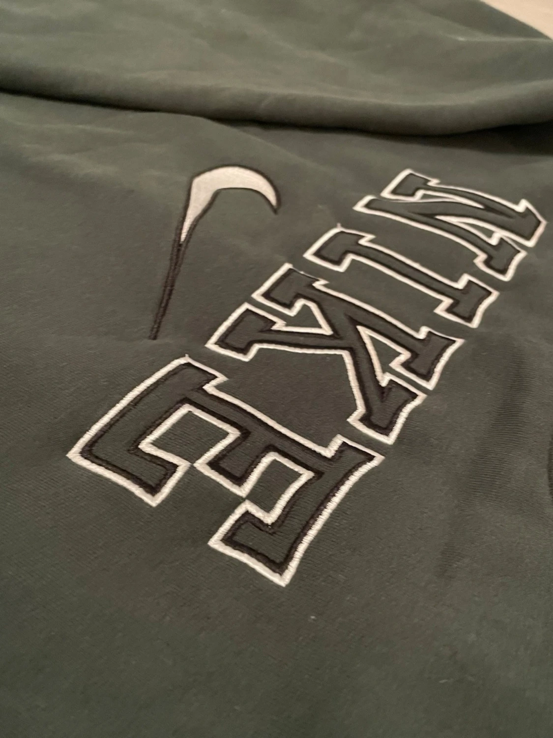 Mörkgrön sweatshirt från Nike - 2