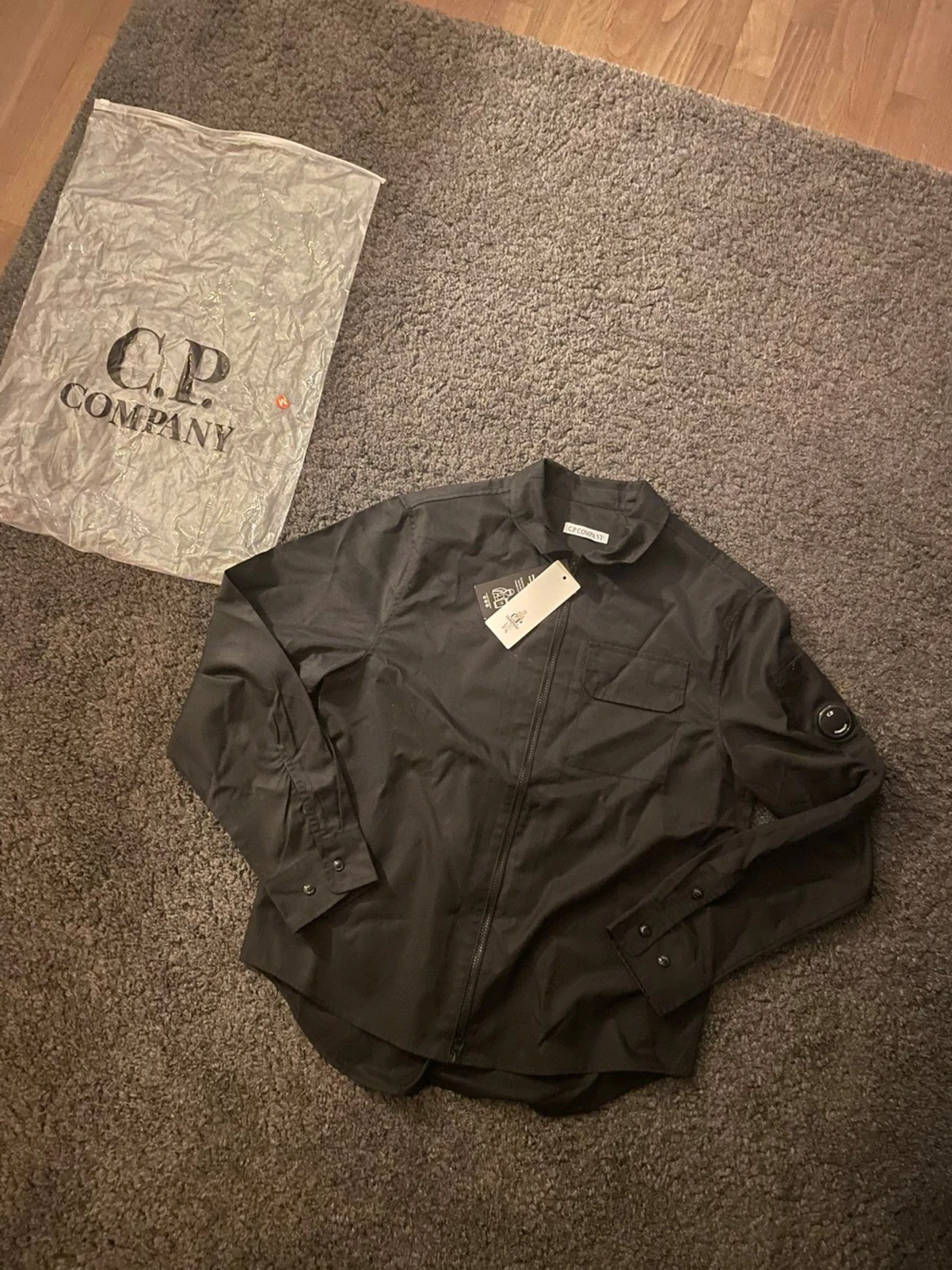 Svart overshirt från C.P. Company