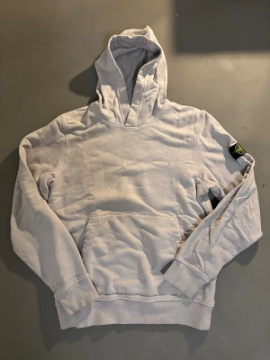Beige Stone Island Hoodie  - Schysst Stone Island Hoodie i beige. Fint skick