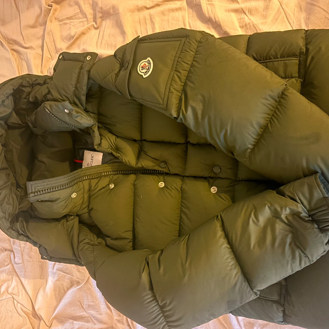 Olivgrön Moncler pufferjacka - 1