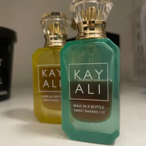 Kayali parfym - Kayali Maui In A Bottle Sweet Banana halvfull| capri in a bottle lemon sugar mer än hälften kvar💕10ml från början 