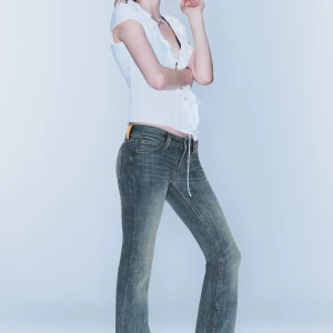 SÖKER BOOTY BEI LOW WAIST SKINNY BOOTCUT JEANS - Letar efter dessa jeans i storlek 26/30 från Cheap Monday! Skriv till mig ifall ni har!!