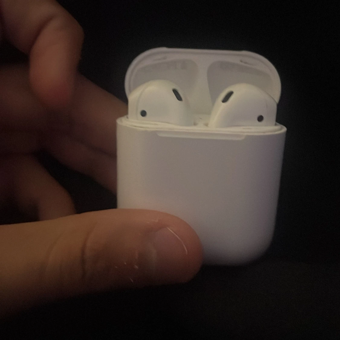Apple AirPods med laddningsetui - 4