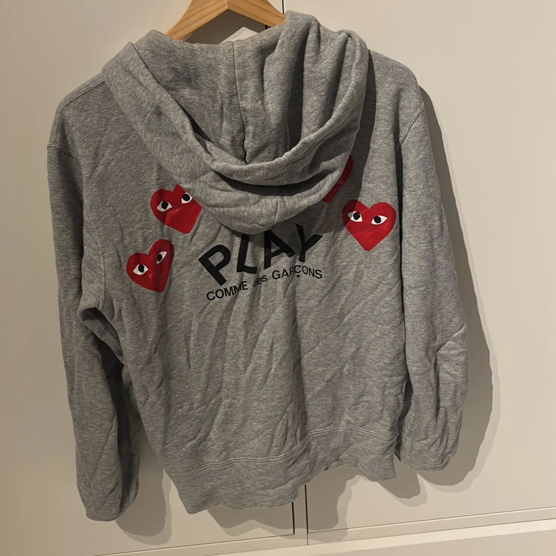 Grå hoodie Comme des Garçons Play - 1