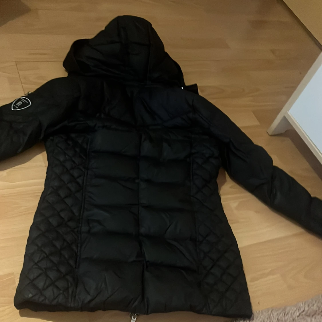 Svart pufferjacka Rockandblue med huva - 3