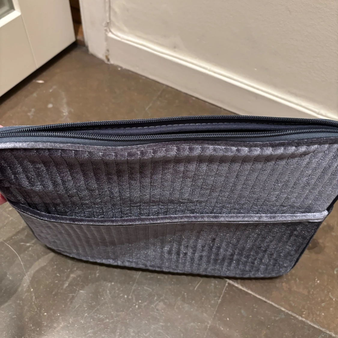 Datorfodral i sammet Mango - 1