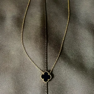 Black Clover Necklace - 40 + 5 cm justerbar
