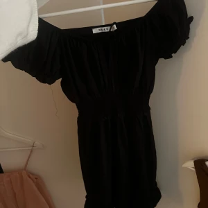 NA-KD Klänning - Så fin! 