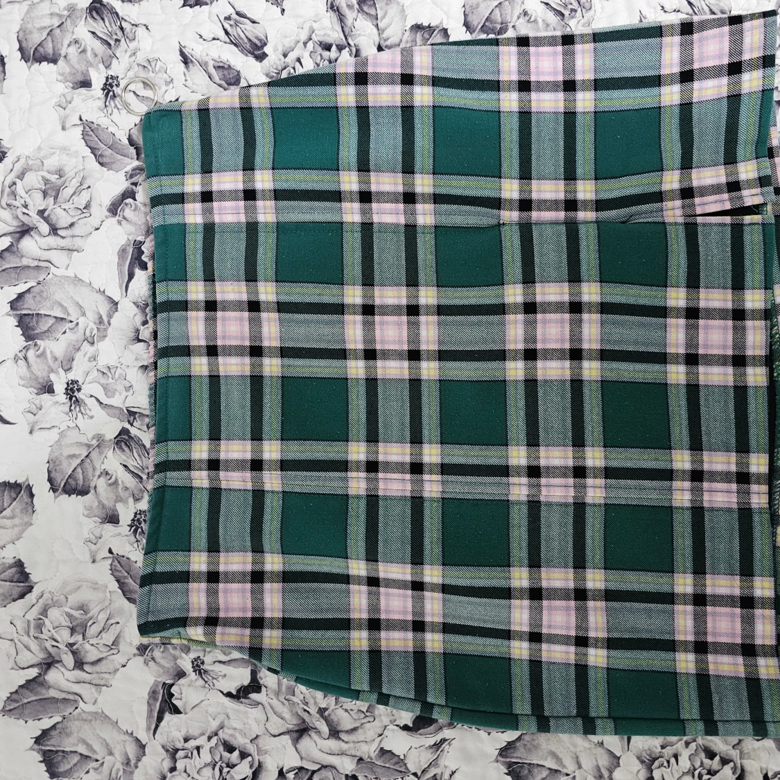 Grönrutig kjol med dragkedja