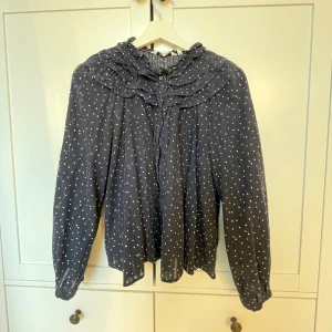 Blus & Other Stories - Volang blus i nyskick men används inte❣️