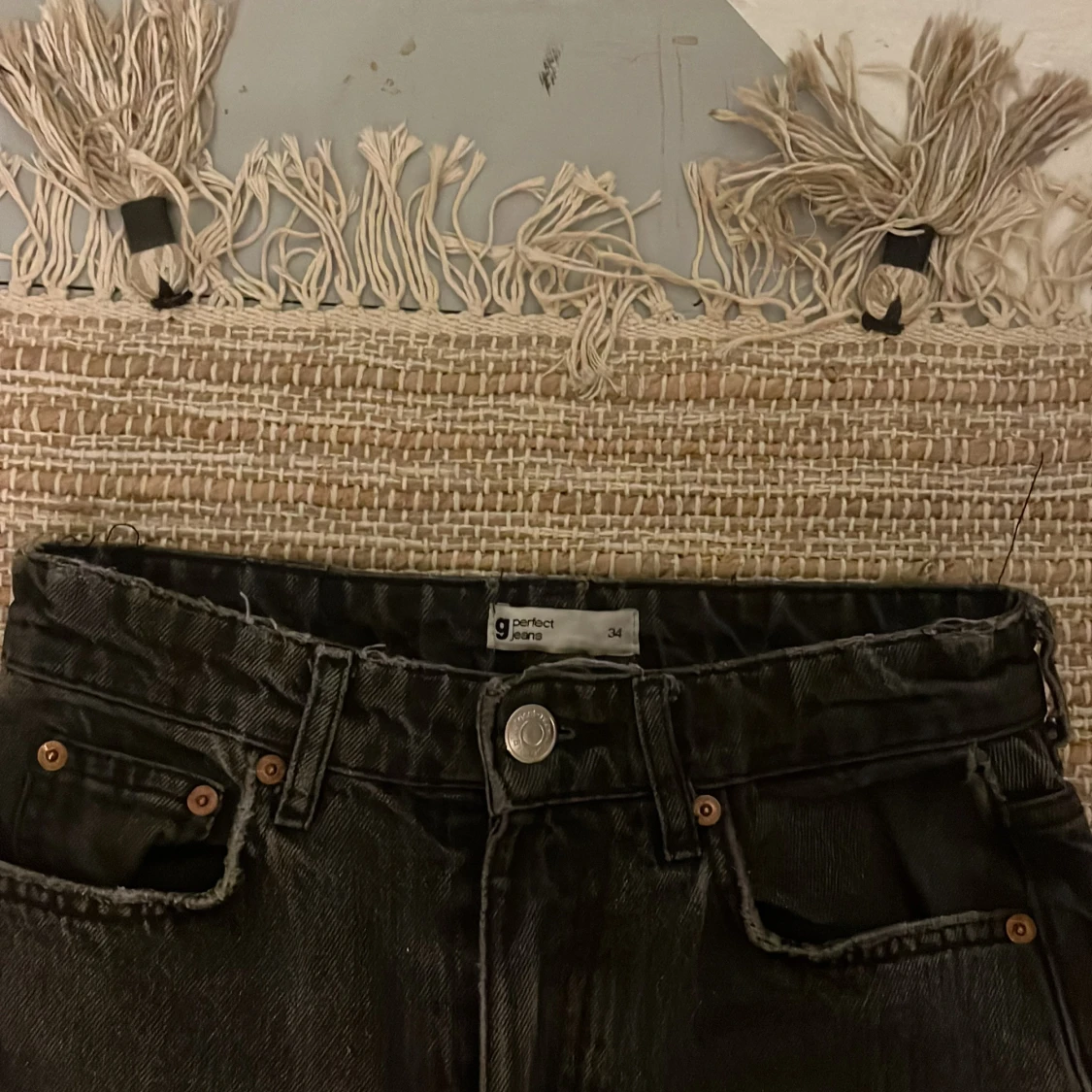 Svarta raka jeans från Gina Tricot - 2