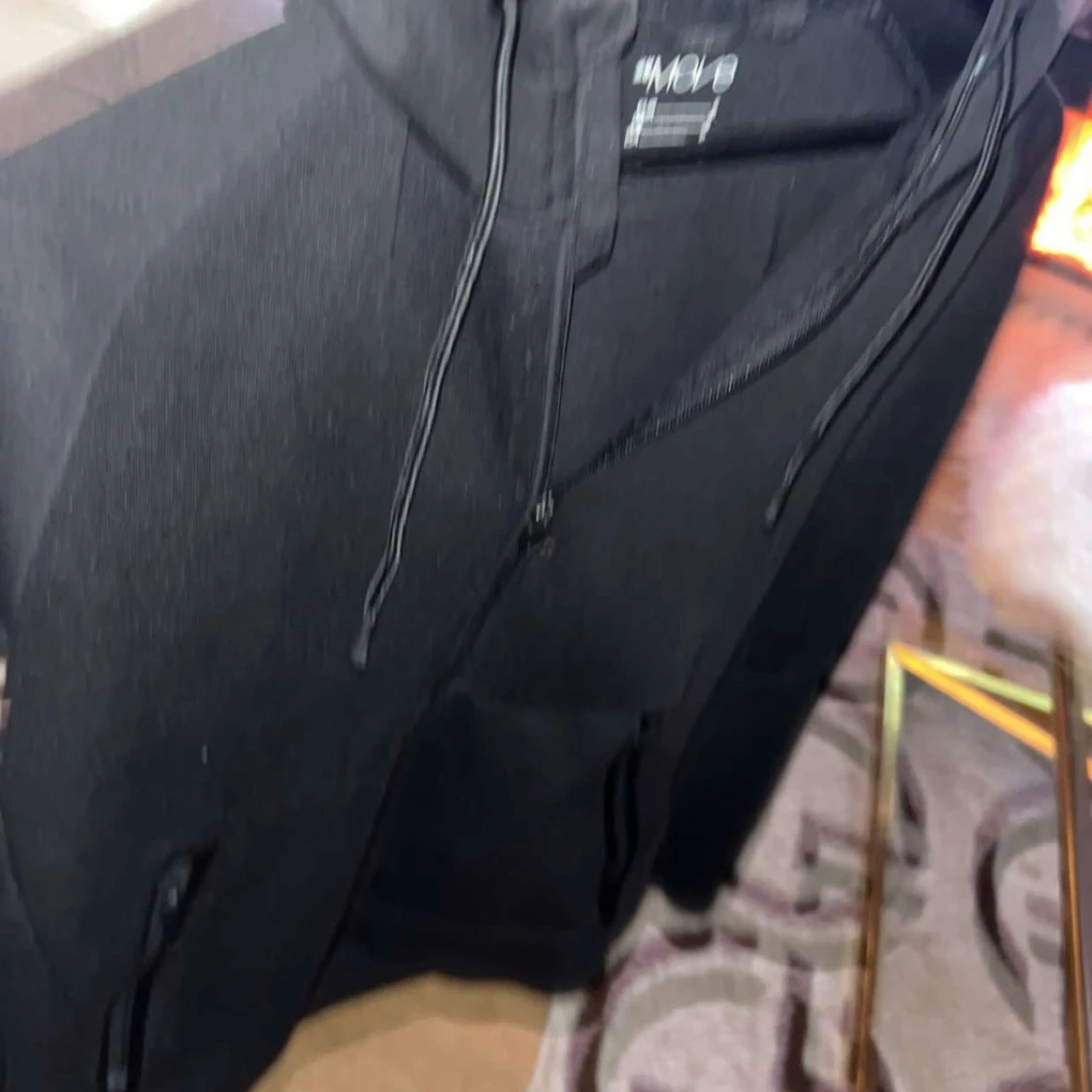 Svart hoodie från H&M Move med dragkedja - 1