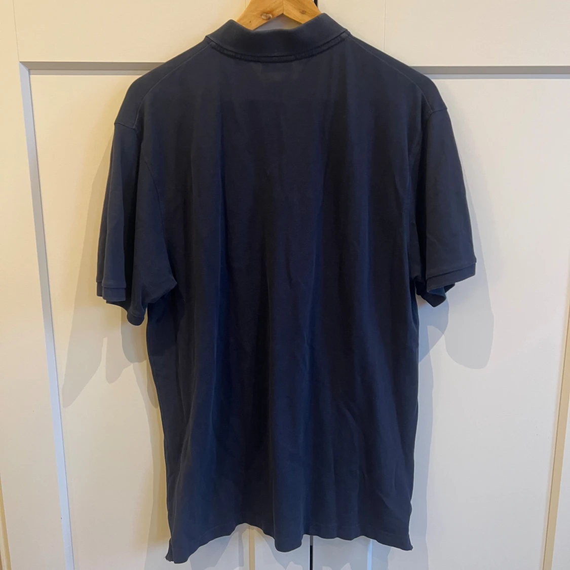 Marinblå pikétröja från GANT