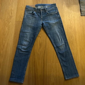Dondup George jeans - Dondup George jeans i modell slim/skinny: mycket bra skick: nypris 5k+ : priset kan diskuteras vid snabb affär så kom med bud. 