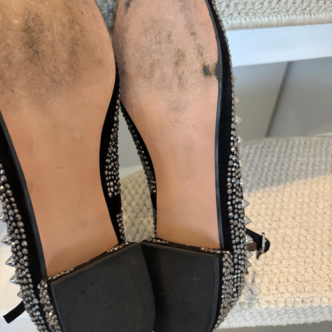 Svarta ballerinaskor med nitar från Zara - 3