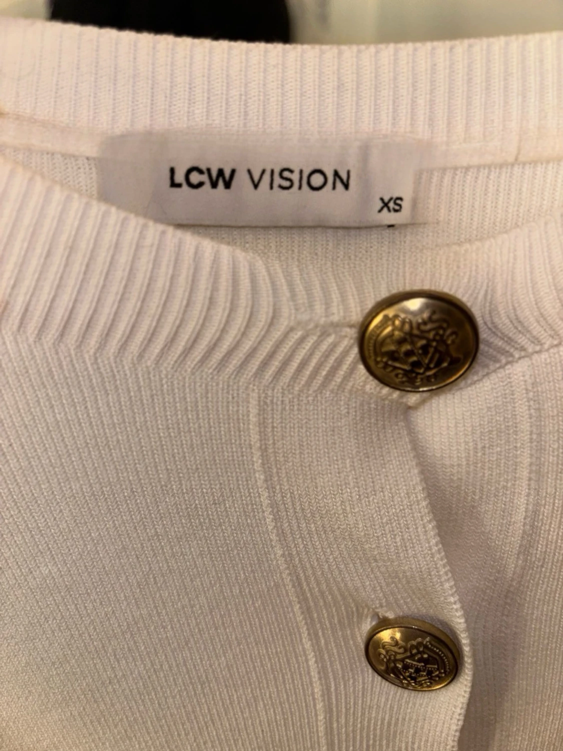 Vit kofta från LCW Vision med guldfärgade knappar - 3