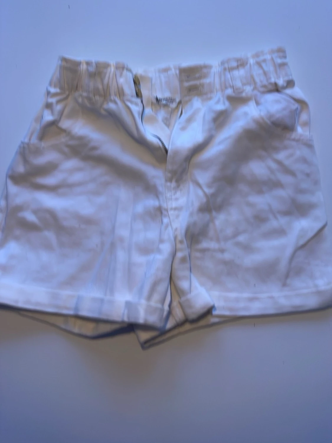 Vita högmidjade shorts från H&M - 1
