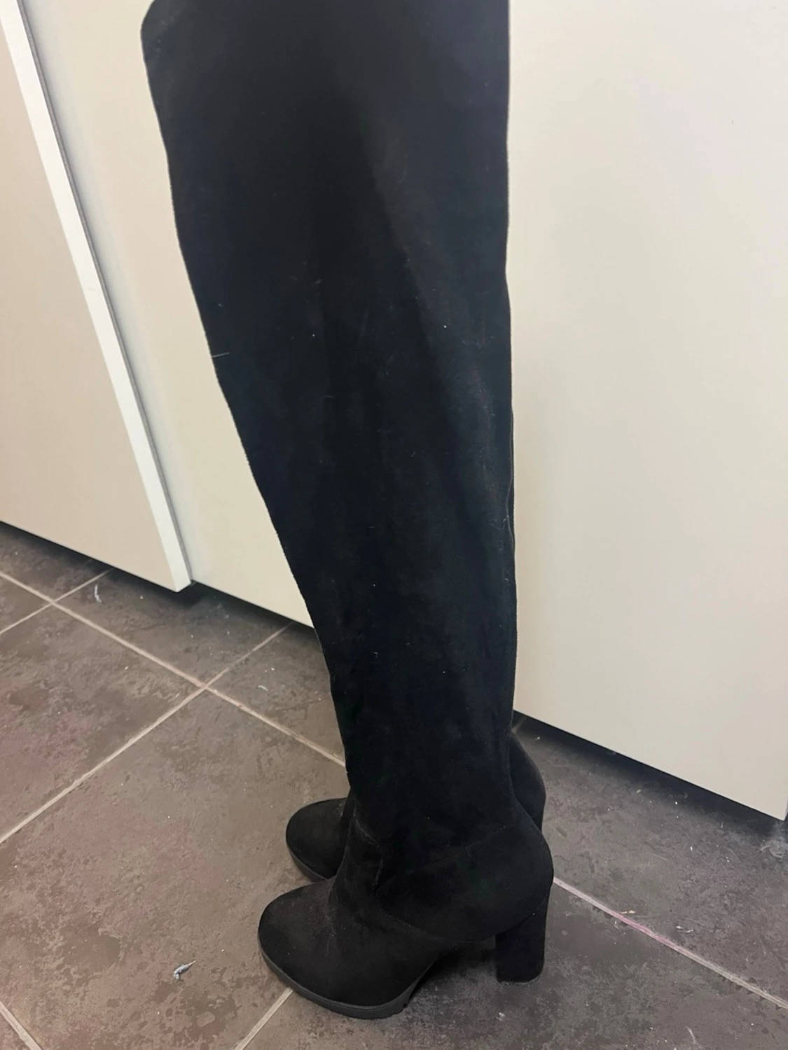 Svarta höga stövlar från Diamo, strl 39