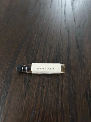 Essnce parfym - Essnce parfym ”Sassy classy” 2ml, endast doftat på. Nypris 45kr.☺️