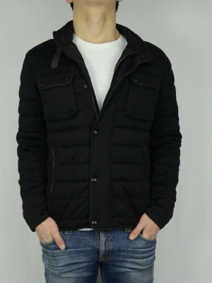 Massimo Dutti dunjacka  - MASSIMO DUTTI DUNJACKA  Storlek : M  Passform : Normal  Användning : Jackan är i ett väldigt fint skick utan defekter  Nypris : Cirka 2000SEK  Modellen på bilen är 182CM och väger 75KG