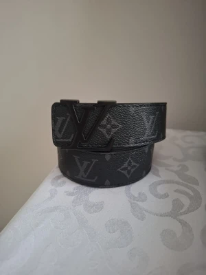 Svart Louis Vuitton bälte  - Helt nytt bälte, flera bälte finns på min konto!