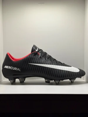 Nike Mercurial Vapor 11 - Nike Mercurial Vapor 11 Elite SG ”pitch Dark”🐞  Size- 11 US/ 45 EU 🇪🇺   Condition- 9.8/10