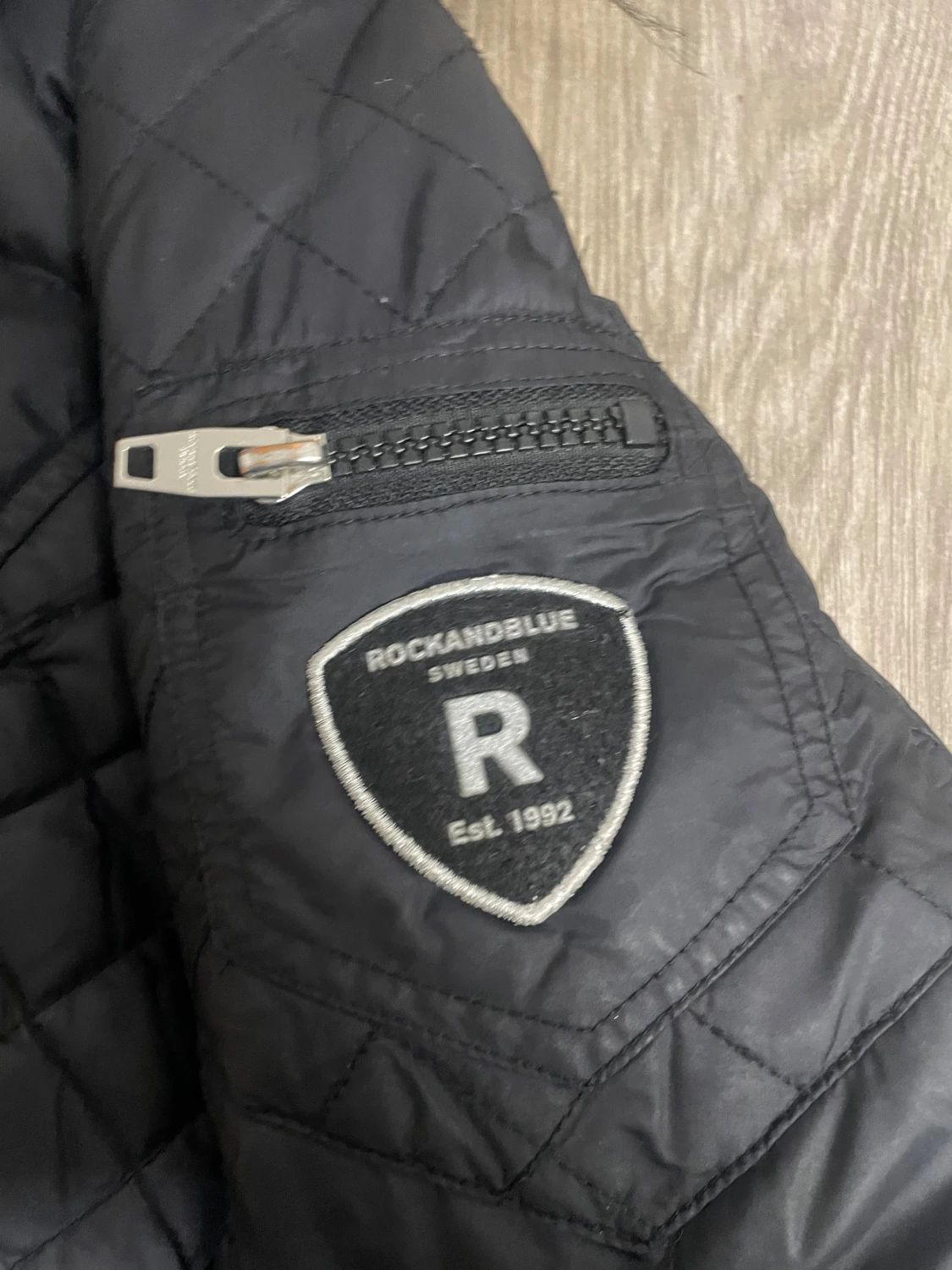 Svart Rockandblue dunjacka med päls - 2