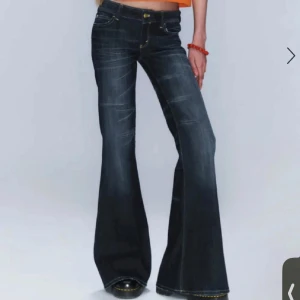 Cheap monday jeans  - Mörkblåa bootcut jeans från cheap monday. Knappt använda och slutsålda på hemsidan!!🫶🏼🫶🏼