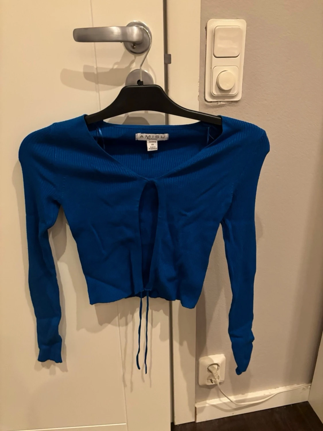 Blå ribbad kofta från Amisu