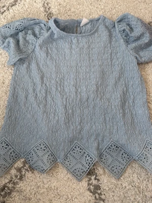 Blus ifrån Zara - Fin blus från Zara, använd max 5 gånger och är i mycket fin skick! 