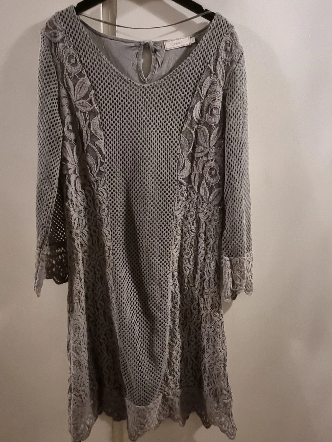 Ljuvlig topp med spets detaljer  - 1