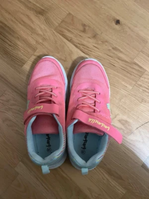 Pink Barbarella Sneakers - Comfortable and lightweight • Velcro strap + elastic laces (easy to put on and take off) • Soft inner lining • Great for everyday wear, school or casual outfits Condition: Very good – clean and well cared for, no major flaws (see photos). Let me know if you want more pictures or measurements 😊 Details Brand: Barbarella Size: EU 38 Color: Pink Closure: Velcro strap & elastic laces Style: Sneakers / Trainers 