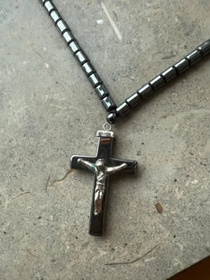 Halsband med kors - Halsband med kors