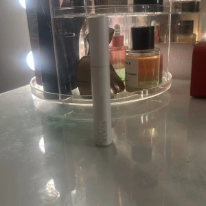 Xlash ögonfransserum vit tub - Använd två gånger sedan har den bara varit i min smink låda