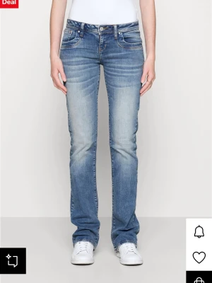 Ltb Jeans - Intressekoll på mina två olika par ltb jeans i storleken 27/32. Ett par i färgen ”Alivia Undamage Wash”, och ett par i ”Camenta Wash”. Nypris ca 800kr. Båda är i modellen ”Valerie” och köpt på Zalando. Inga defekter och i väldigt fint skick. Skriv för egna bilder på mina jeans!💞