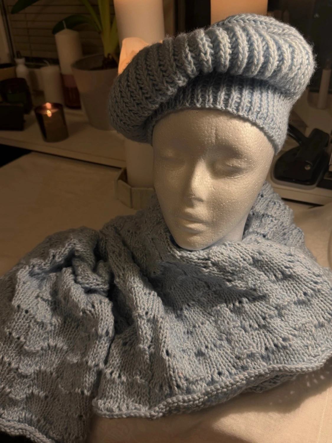 Ljusblå stickad väst