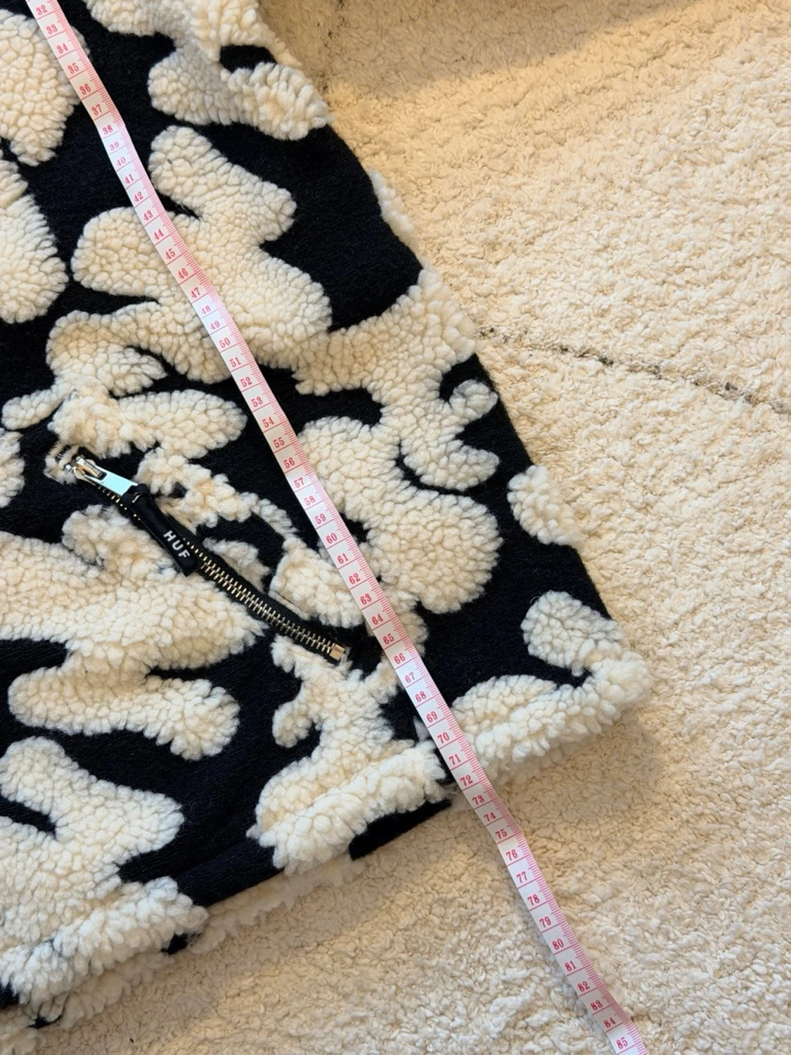 Svart och vit teddyjacka från HUF - 6