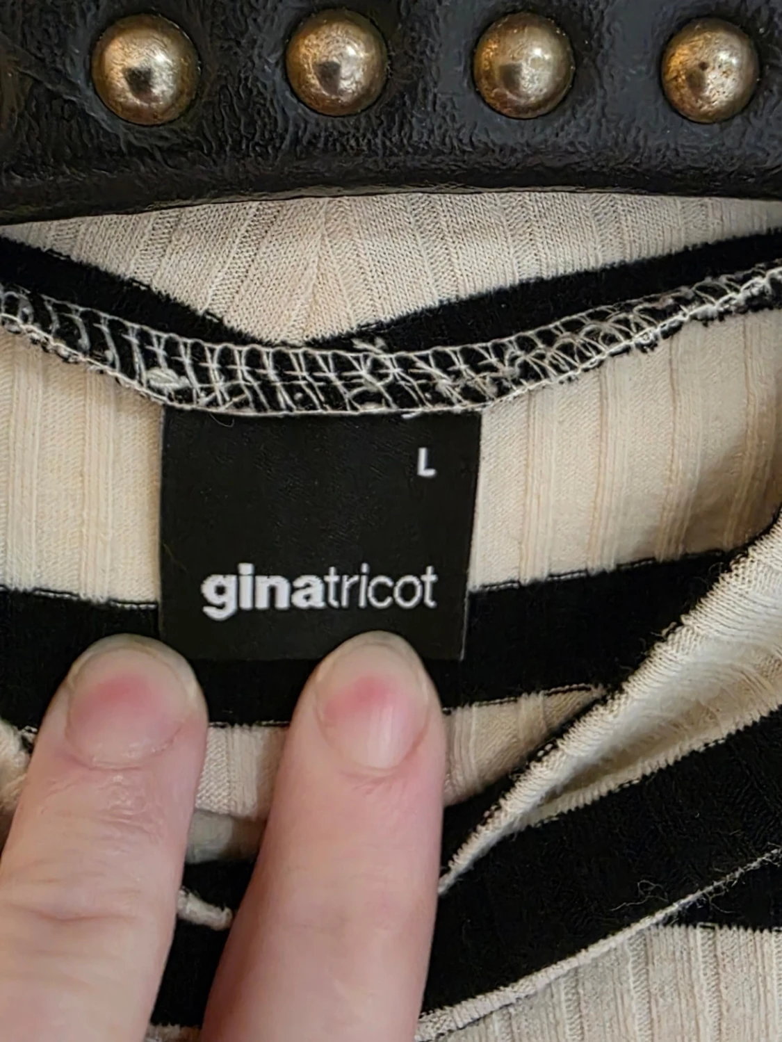 Randig ribbad klänning i vitt och svart - 3