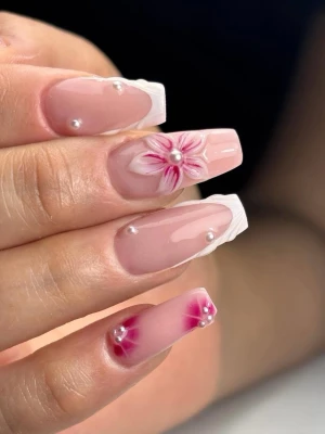 ✨Handgjorda lösnaglar✨ - Press-on naglar med pärlor och blommor 🌸 💞
