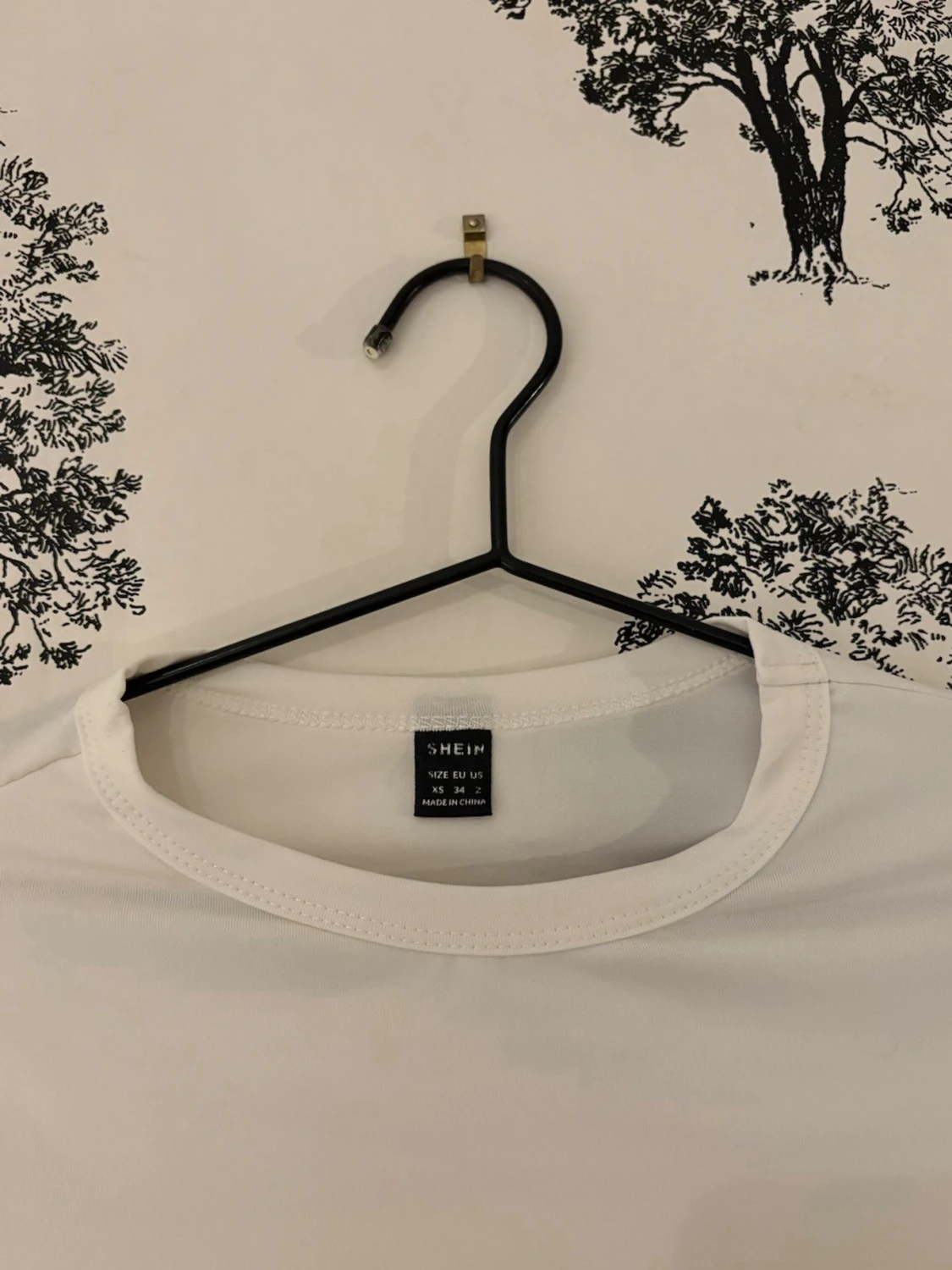 Vit croppad t-shirt från Shein - 2