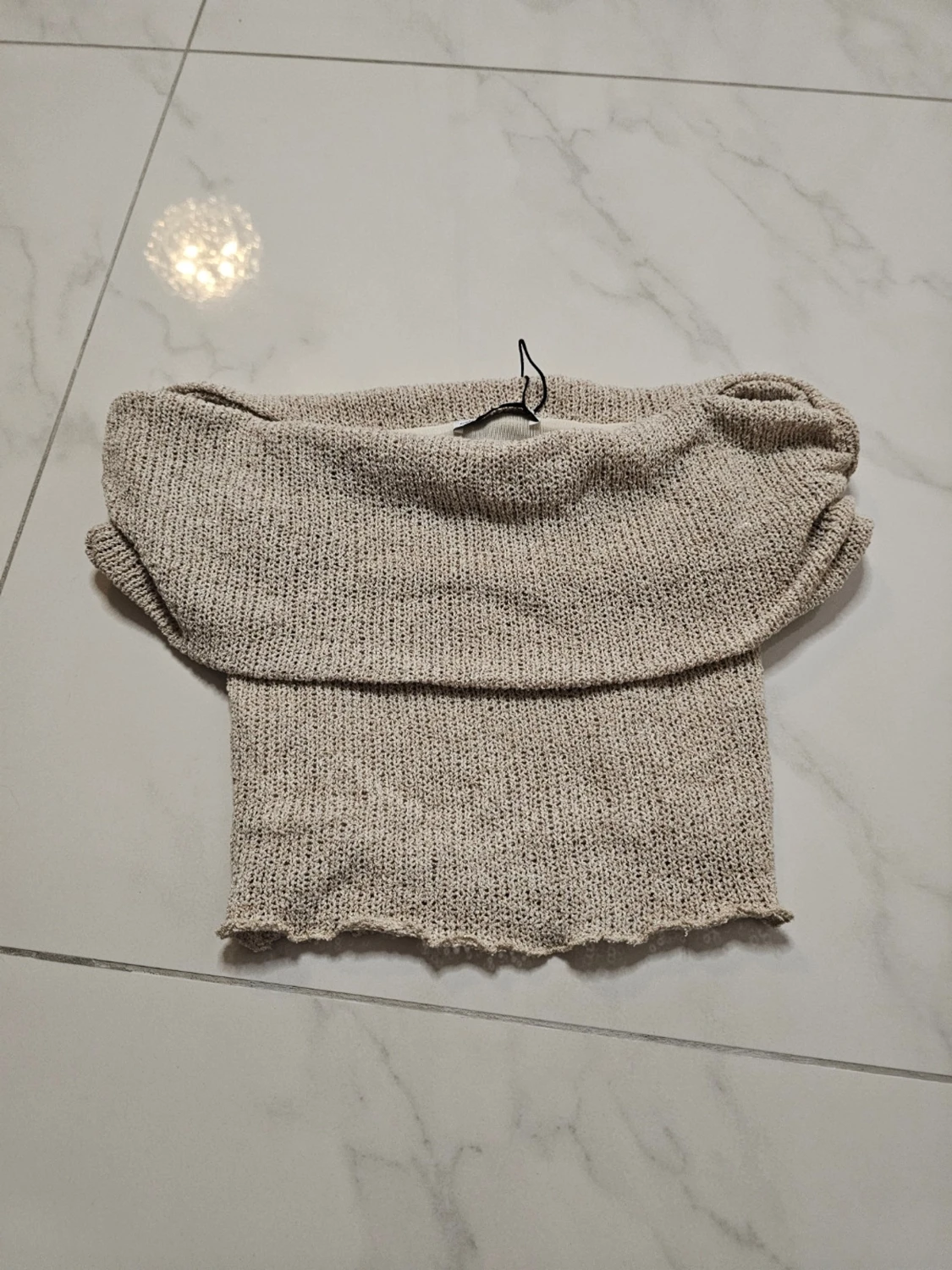 Beige offshoulder topp från Bershka