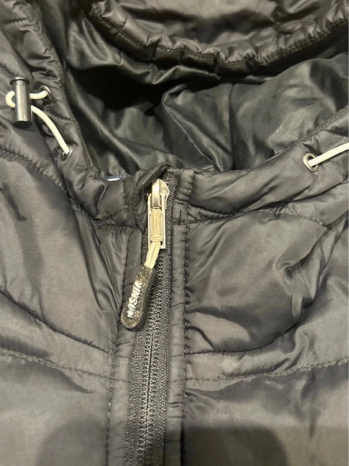 Svart dunjacka med huva - 2