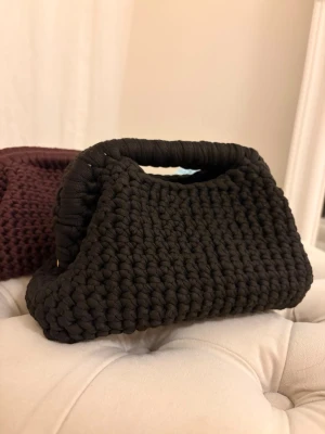 Svart virkad väska  - Handgjord väska!