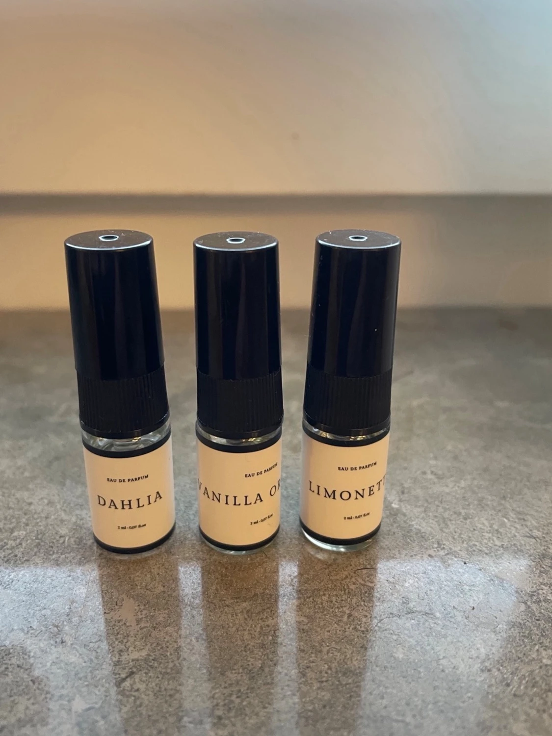 3 små nya parfymprover med spray Curiosa 