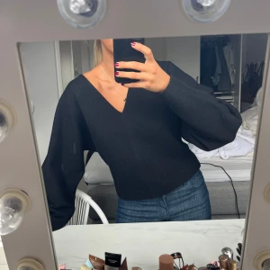 Stickad tröja  - Väldigt fin stickad tröja från COS