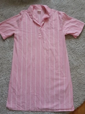 Retro skjortklänning. - Udda Retro skjortklänning 60- 70 tal storlek L 