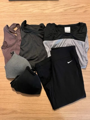Träningskläder - Säljer tre st sporttopppar, två t-shirtar och ett par cykelbyxor. Allt är i fint skick och tröjorna ej använda. Passar S/M 