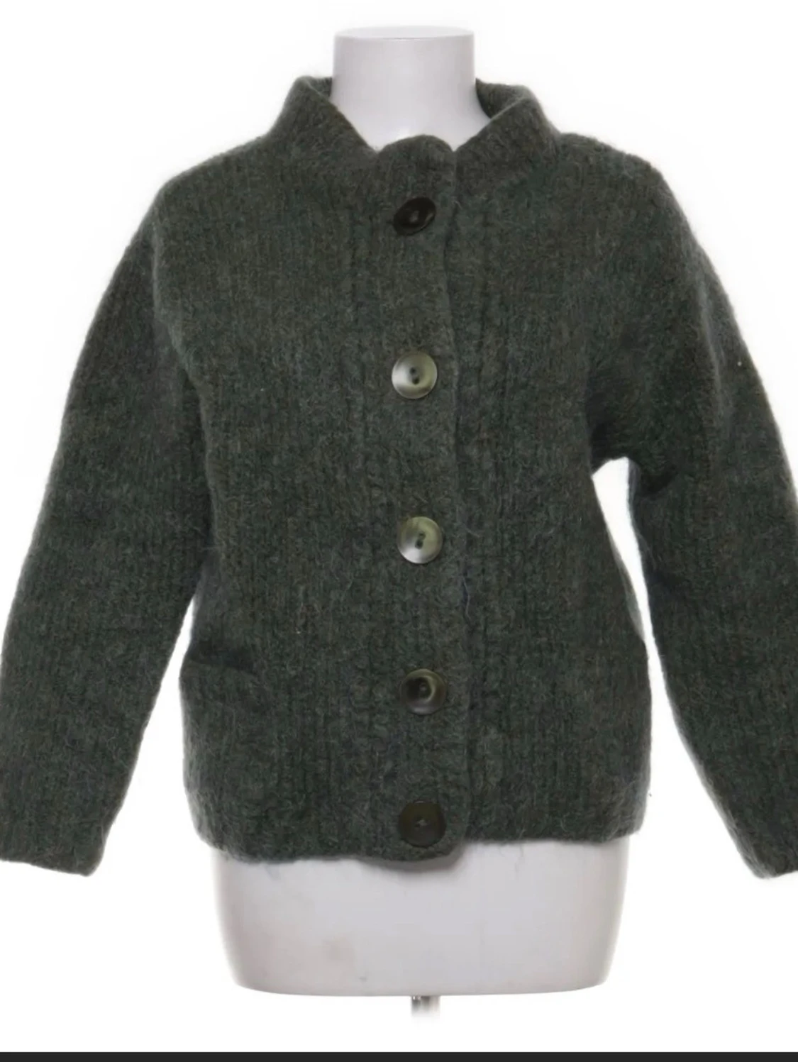 Mörkgrön stickad kofta med stora knappar