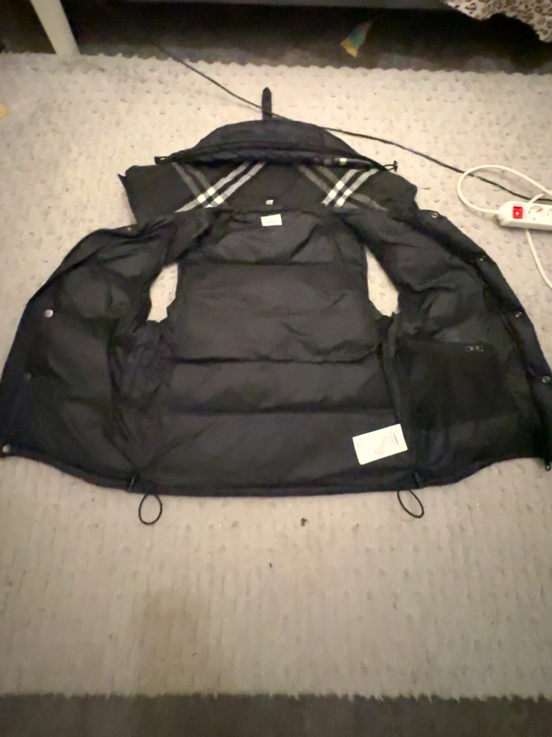 Svart dunväst med huva från Burberry - 2